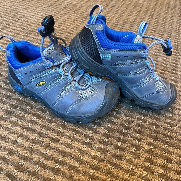 🩶Keen Hiking Shoes. Bungee closure. Toddler size 11. Great condition!🩶 - Picture 1 of 10